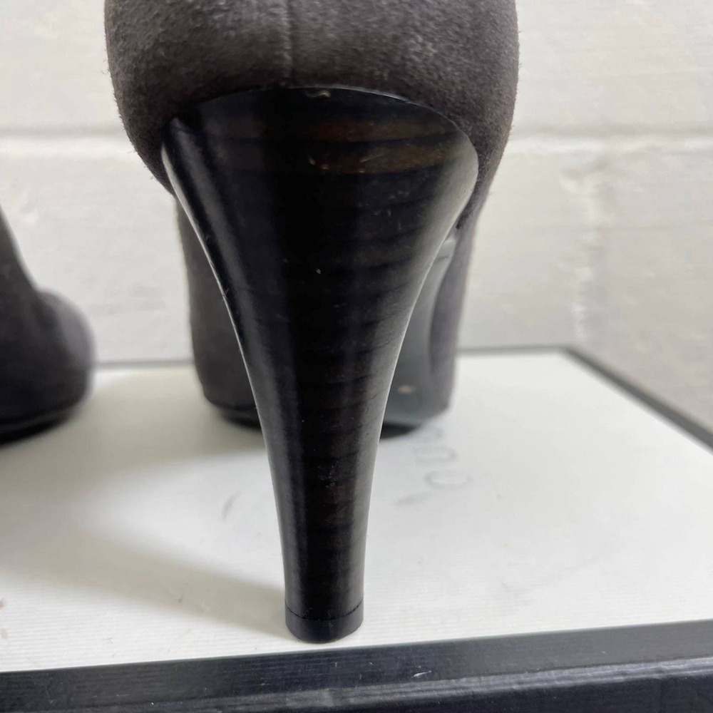 Salvatore Ferragamo Grey Suede Pump Heels Slip On Womens Size 7 US Made In Italy - Picture 10 of 15